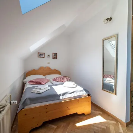 Hotel apartamentowy Berghi And