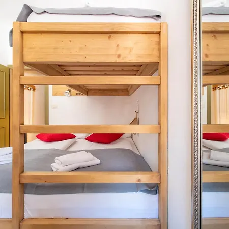 מלון דירות Berghi And קרנייסקה גורה