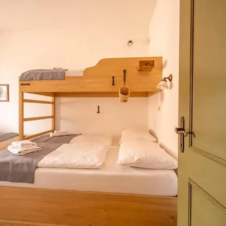 Hotel apartamentowy Berghi And